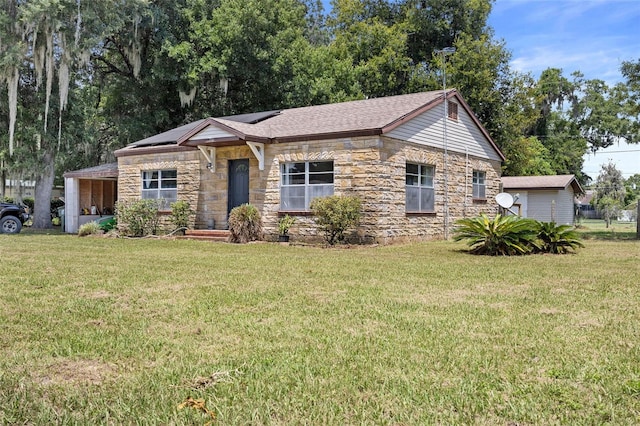750 N Kentucky Ave, Umatilla, FL 32784 - ranch-style home with stone siding, a front yard, and a shingled roof