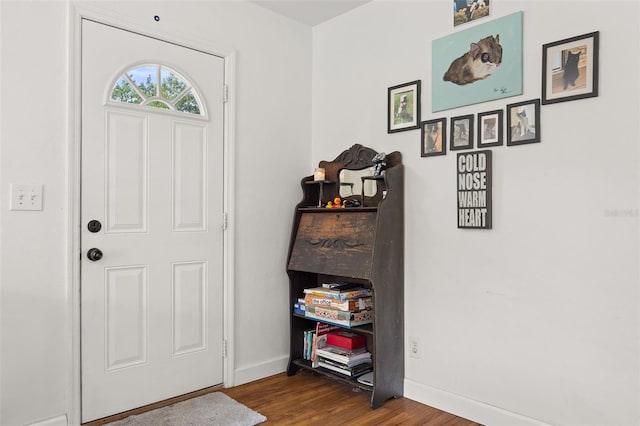 750 N Kentucky Ave, Umatilla, FL 32784 - foyer featuring dark wood-type flooring and baseboards