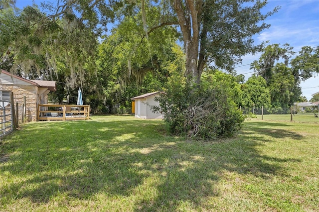 750 N Kentucky Ave, Umatilla, FL 32784 - fenced backyard with an outbuilding