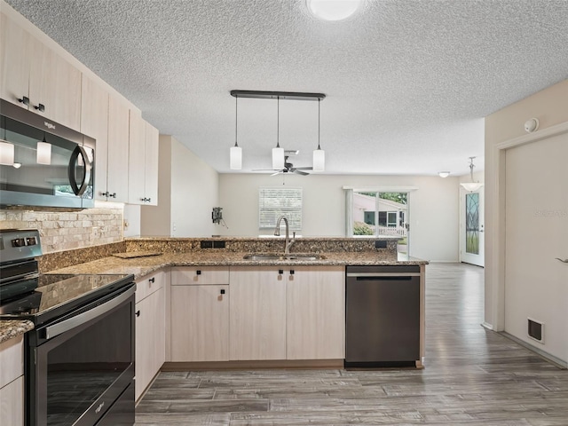 220 Estrada Pl, The Villages, FL 32159 - photo 15