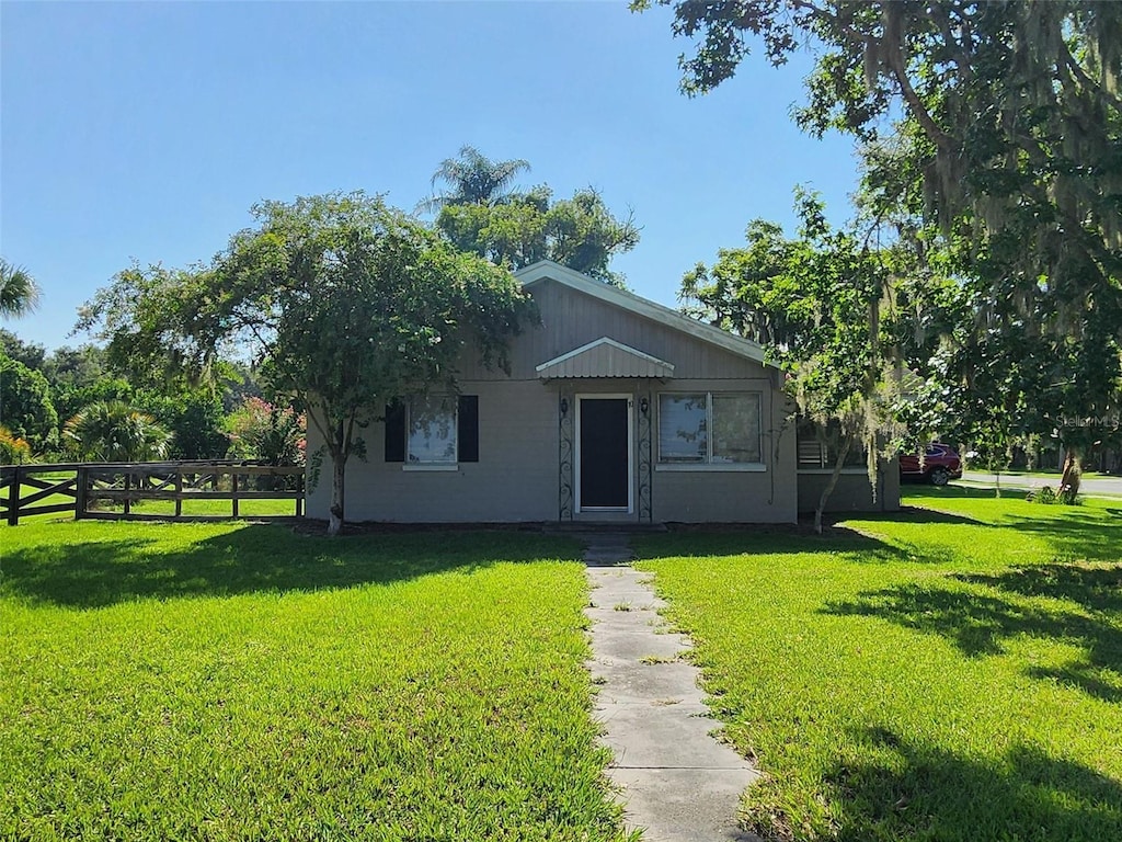 10 N Trowell Ave, Umatilla, FL 32784 - photo 1