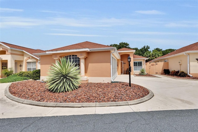 916 Medira Dr, Lady Lake, FL 32159 - photo 1