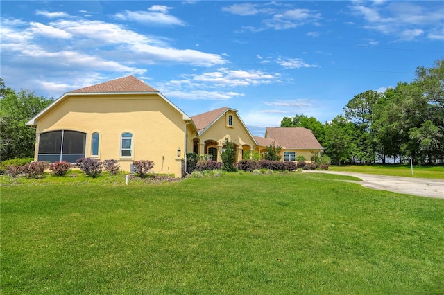 view of front of property with a front yard