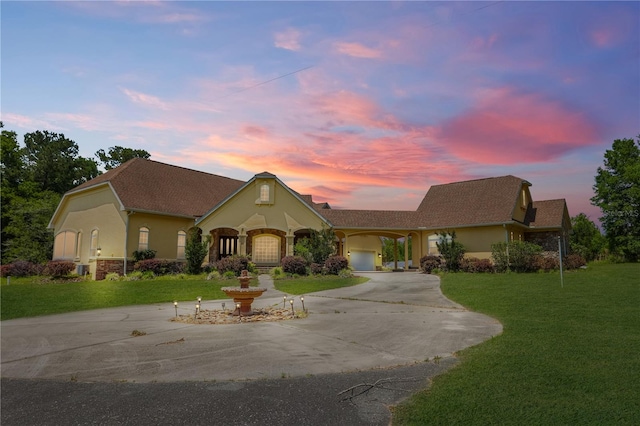 view of front of property with a yard