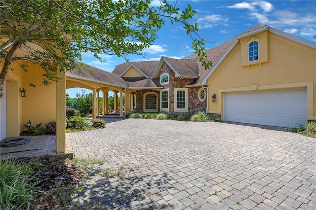 view of front facade featuring a garage