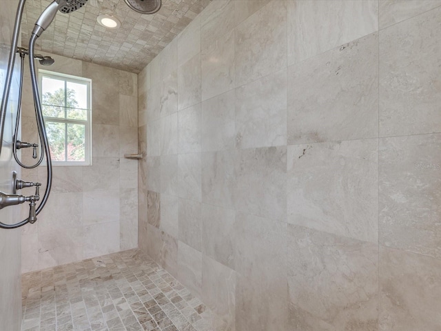 bathroom featuring a tile shower