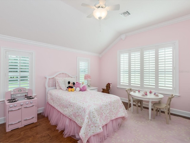 bedroom featuring crown molding, light hardwood / wood-style floors, ceiling fan, and vaulted ceiling