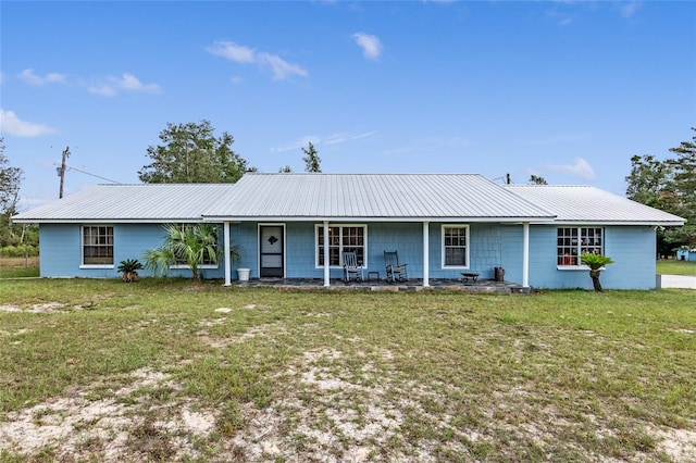 single story home featuring a front lawn