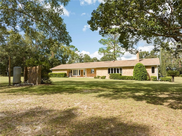 single story home featuring a front yard