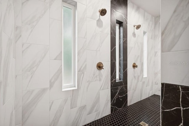 bathroom featuring tiled shower