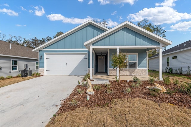 craftsman house with a porch and a garage