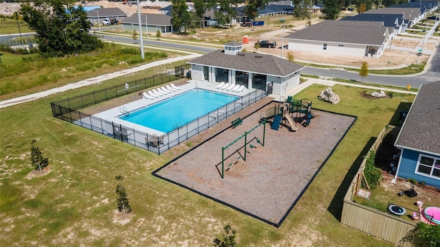 view of swimming pool featuring a lawn