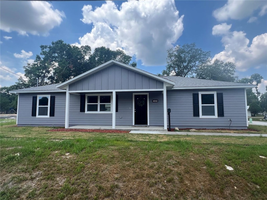 view of front of house with a front lawn