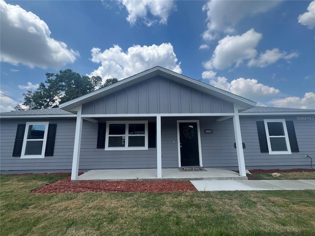 view of front of house with covered porch and a front yard