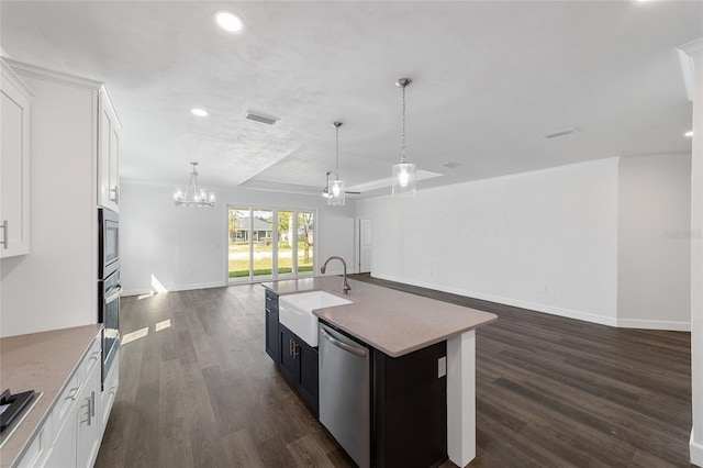 kitchen with sink, appliances with stainless steel finishes, a center island with sink, and dark hardwood / wood-style floors