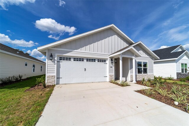 craftsman house with a garage and a front lawn