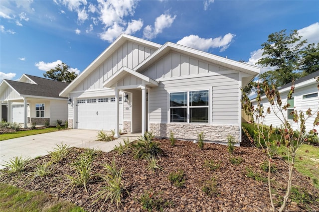 craftsman house with a garage