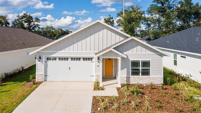 craftsman-style house featuring a garage