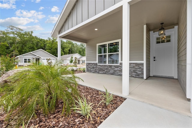 entrance to property featuring a porch