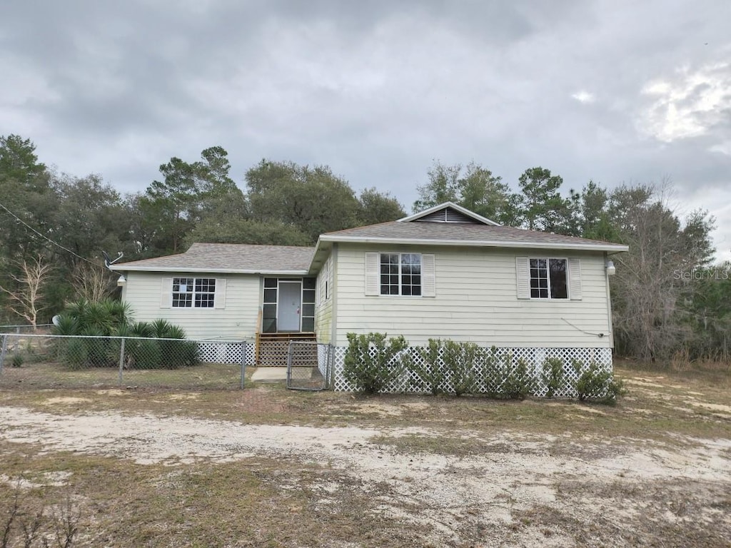 view of front of property