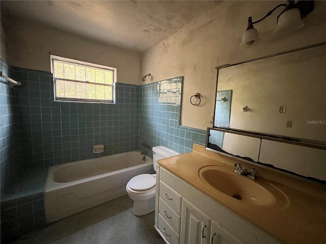 full bathroom featuring toilet, tiled shower / bath combo, and vanity