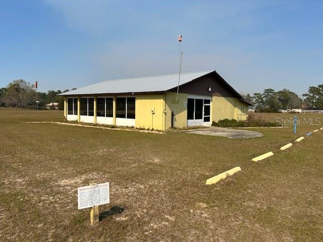 back of house featuring a yard