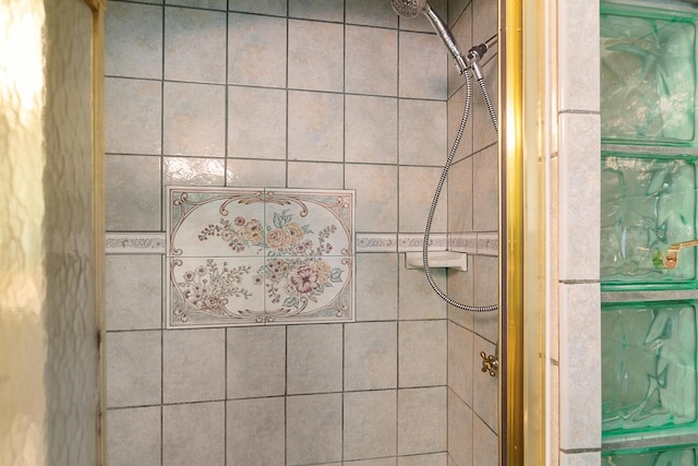 details with a tile shower