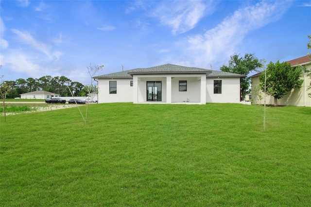 view of front of home featuring a front lawn