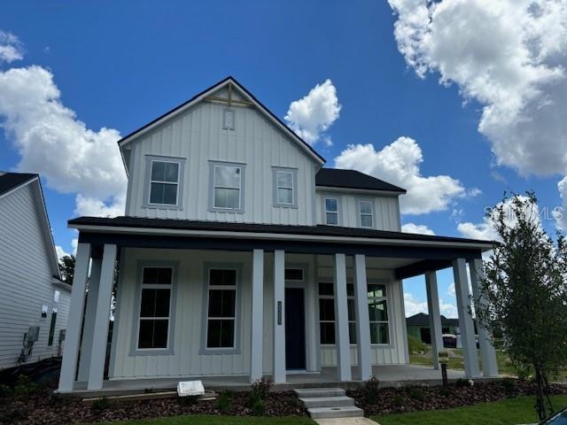 view of front of home featuring a porch