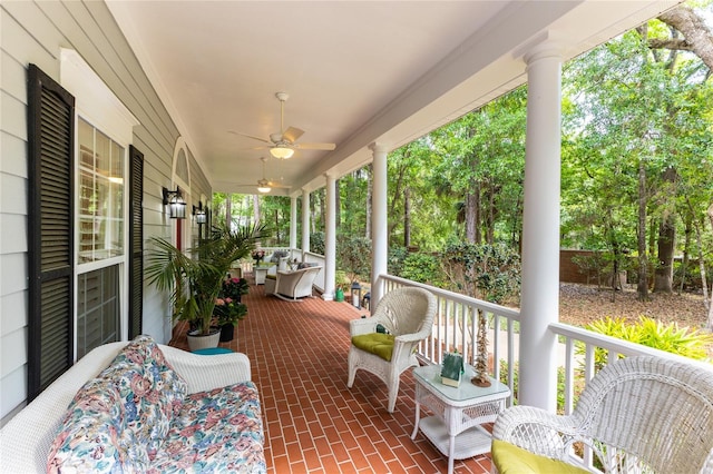 view of terrace with ceiling fan and covered porch