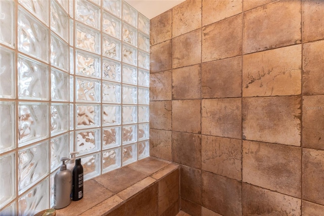 room details featuring a tile shower