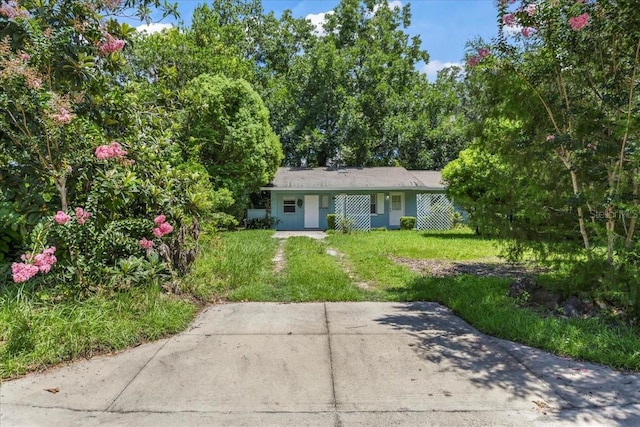 view of front of house with a front yard