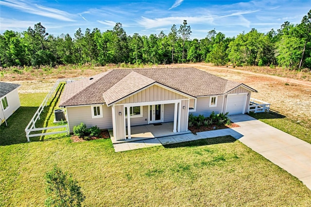 ranch-style home featuring a front lawn and a garage