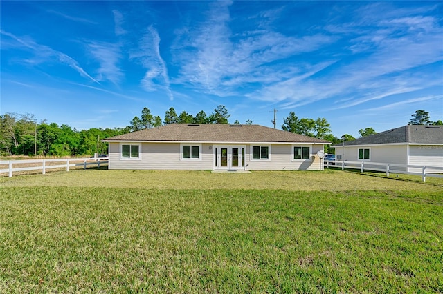 view of front of house featuring a front lawn