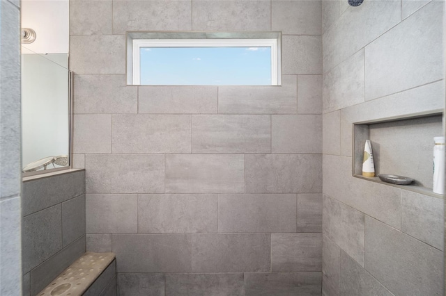 bathroom featuring a wealth of natural light and a tile shower