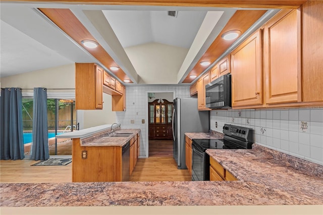 kitchen with kitchen peninsula, light wood-type flooring, and electric range