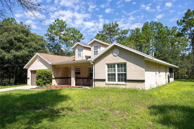 view of front of property featuring a front yard and a garage