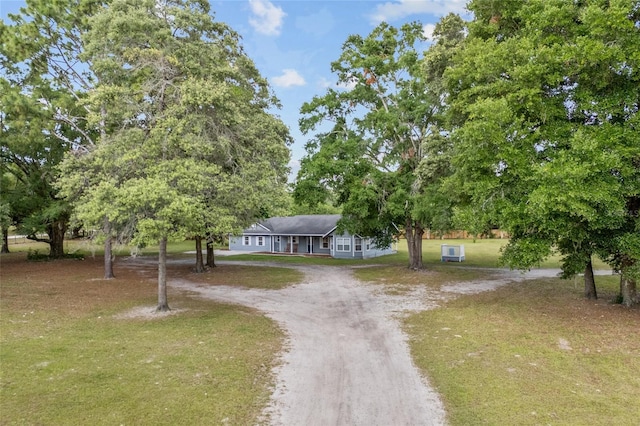 view of front of house featuring a front lawn