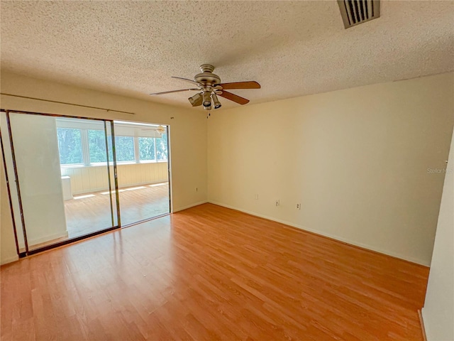 unfurnished room with light hardwood / wood-style floors, a textured ceiling, and ceiling fan