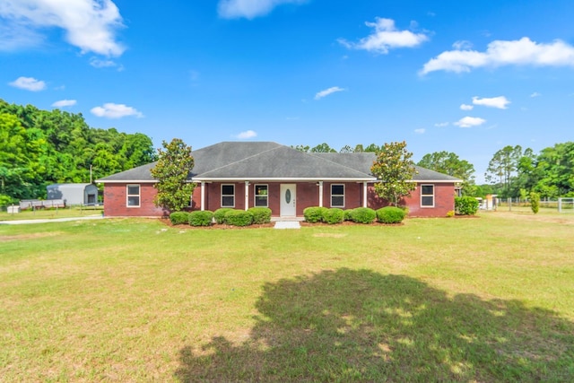 single story home with a front lawn