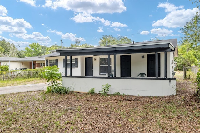 view of front of property featuring covered porch