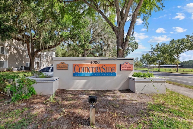 view of community / neighborhood sign