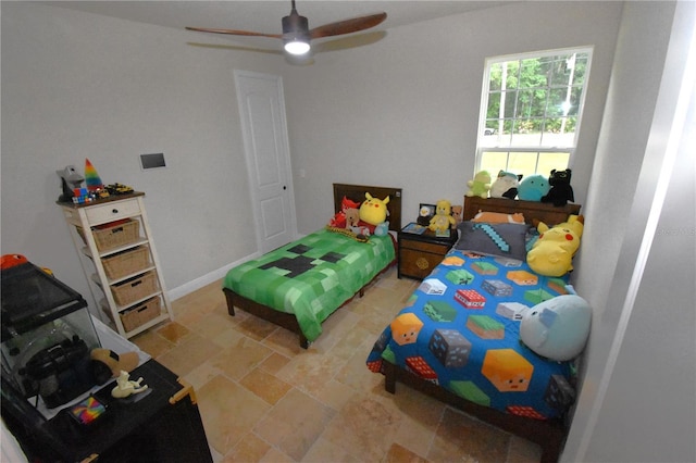 bedroom with ceiling fan