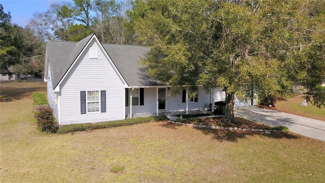 view of front of property with a front lawn