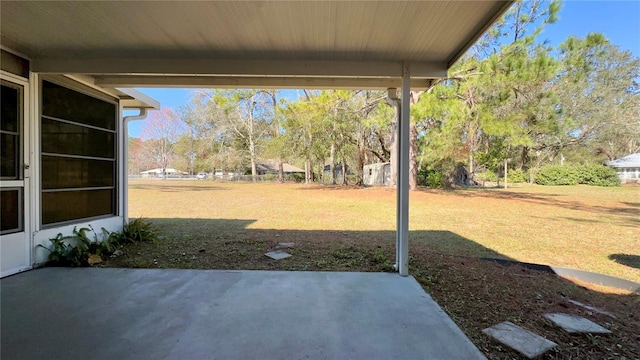 view of yard featuring a patio area