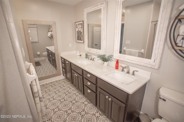 bathroom featuring a shower with shower curtain, dual vanity, toilet, and tile floors