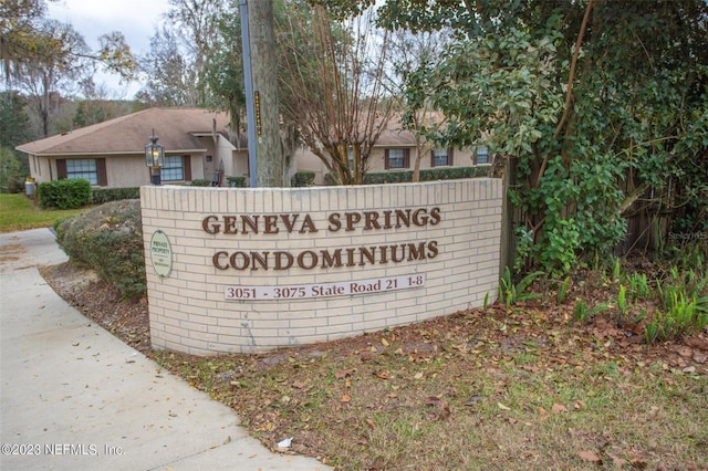 view of community / neighborhood sign