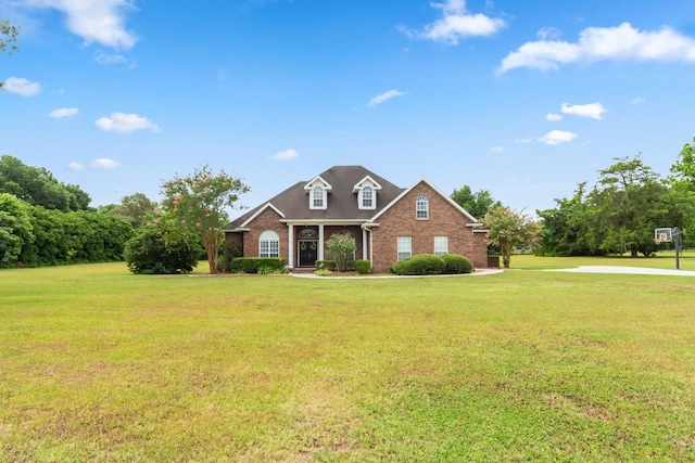 view of front of home featuring a front yard