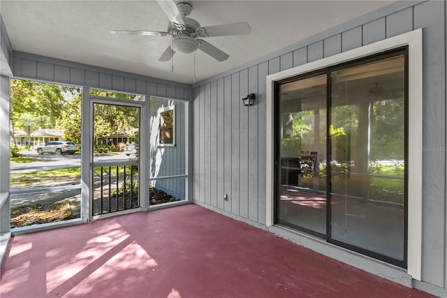 unfurnished sunroom with a wealth of natural light and ceiling fan