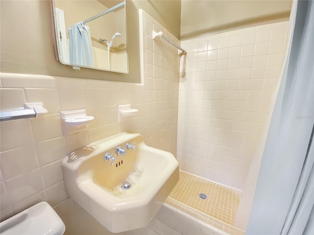 bathroom featuring backsplash, sink, a shower with shower curtain, tile walls, and toilet